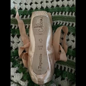 Repetto Pointe Shoes